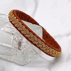 Sami leather bracelet with gold weave. A narrow Scandinavian-style bracelet for men and women. Viking bracelet.