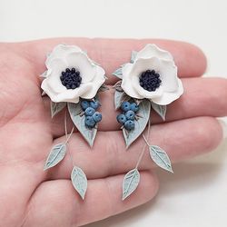 White Anemone Earrings. Bridal Earrings. White Poppy Flower Earrings. Polymer Clay Jewelry. Botanical Jewelry. Handmade