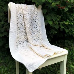 Hand-knitted baby blanket, white wool plaid for baby crib