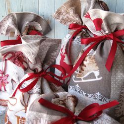 Christmas Gift Bags (Set of 5) - Reusable fabric Bags- Christmas Decor- Fabric Gift Wrap - Christmas Wrap - Santa Sacks
