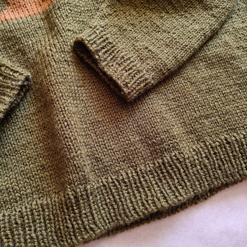 Sweater whith letter