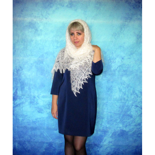 white russian shawl, wool wrap, warm scarf, Orenburg stole, openwork bridal cape, headscarf, kerchief.JPG