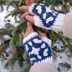 Cottagecore fingerless gloves granny square, white fingerless gloves, winter gloves, granny square mittens