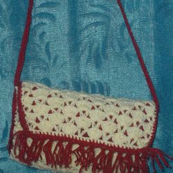 Knitted handbag for girls.