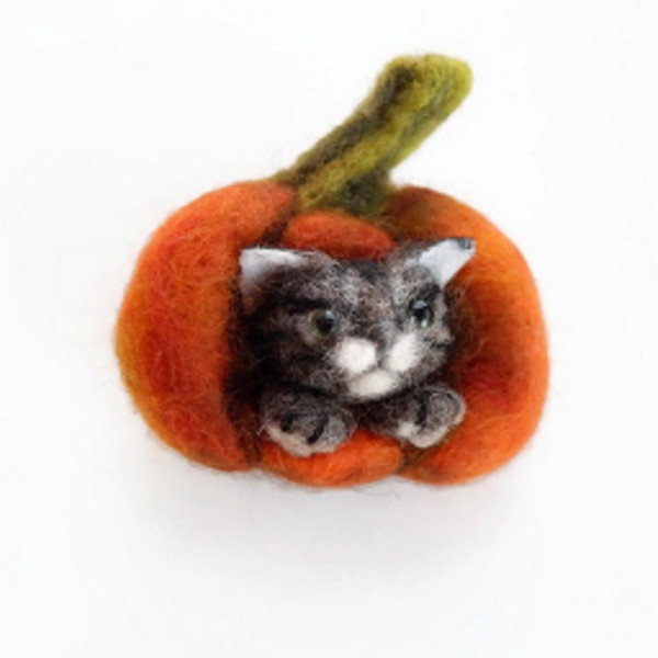 Pumpkin and Cat Brooch