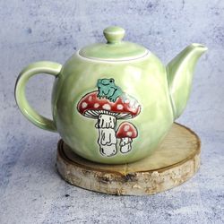 Frog on mushroom teapot 735ml, handmade ceramic kettle 25oz, fairy green teapot, forest teapot for gift, goblincore.