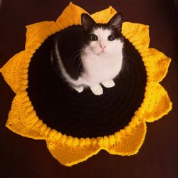 Cat bed, sunflower crochet