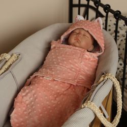 Swaddle blanket for going home – going home outfit girl