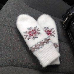Women's white mittens, Snowflake mittens, Winter woolen mittens