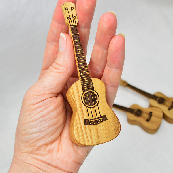 ukulele shaped box
