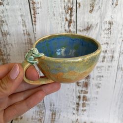Frog mug handmade 180 ml, toad cappucino cup 6 oz, fairy coffee mug pottery for gift, ceramic cup with animal on handle.