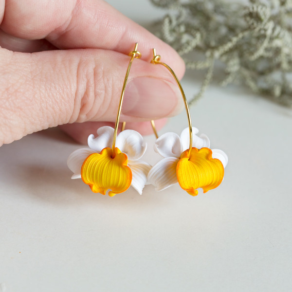 daffodil-earrings.jpg