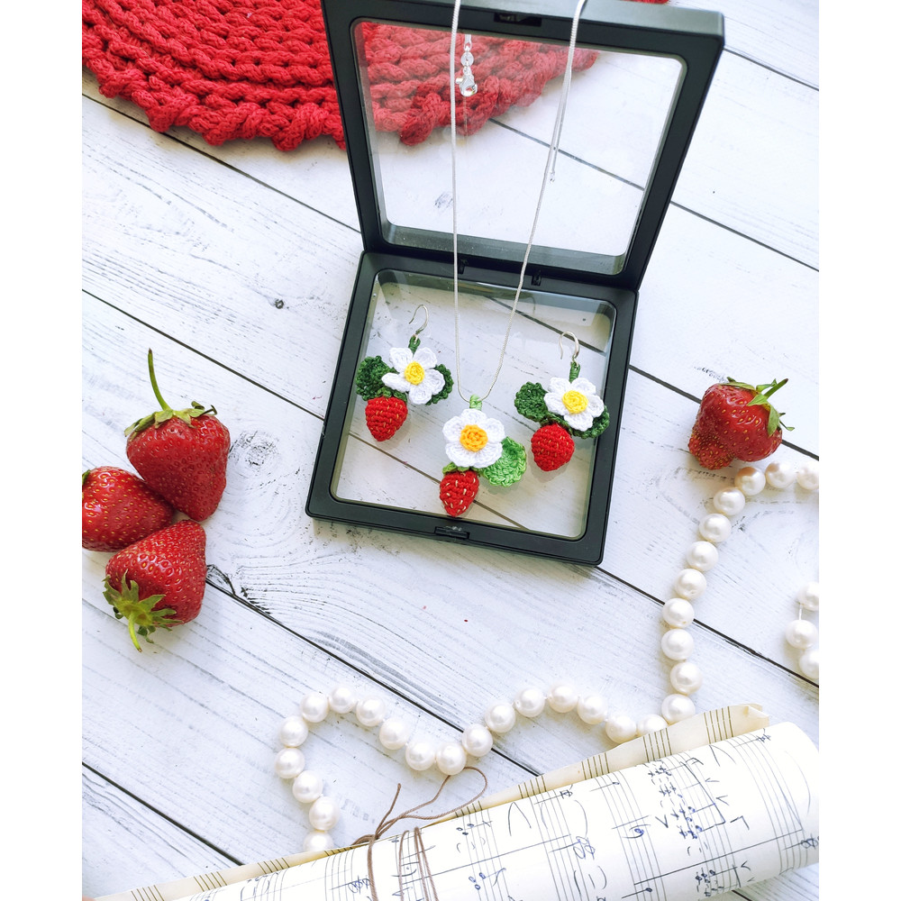 Strawberry Earrings Crochet PATTERN