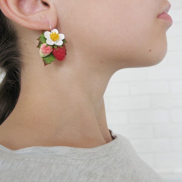 strawberry-earrings2.jpg
