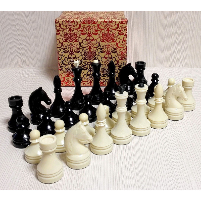 bakelite-collectible-chess.jpg