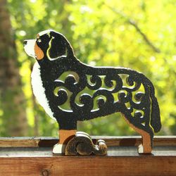 Bernese Mountain Dog figurine, statuette made of wood (MDF), statuette hand-painted with acrylic and metallic paint