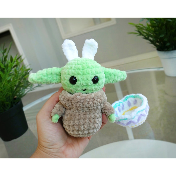 baby-yoda-easter-amigurumi-crochet-pattern (6).jpg