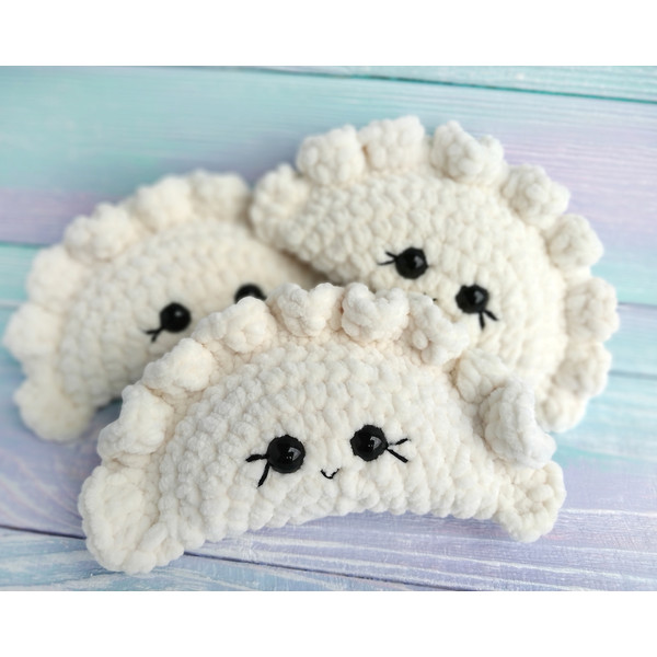 dumpling-pierogi-crochet-food-pattern (8).jpg