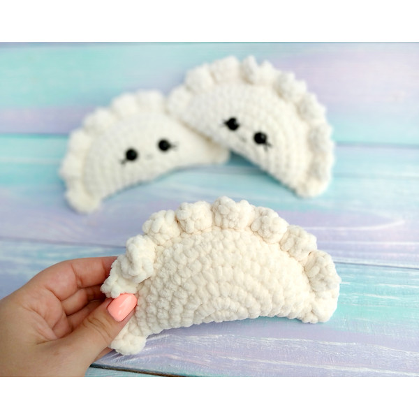 dumpling-pierogi-crochet-food-pattern (4).jpg