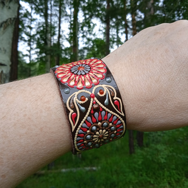 painted-leather-cuff-bracelet-on-the-hand-2.jpg