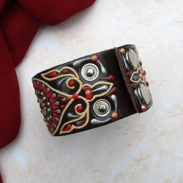 painted-leather-cuff-bracelet-on-buttons.JPG