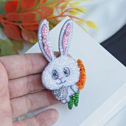 Rabbit brooch, beaded rabbit hare brooch, beaded hare brooch, embroidered brooch, handmade brooch, embroidered rabbit