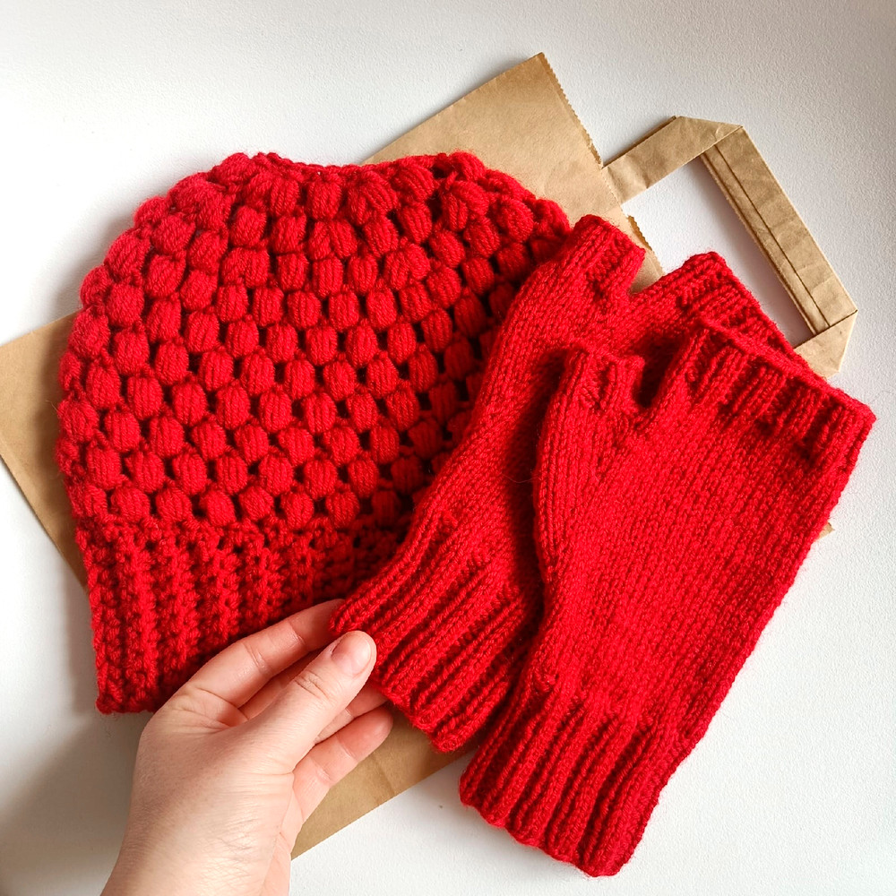 Set of 2:  Knit women Ponytail Beanie and Knit women fingergloves