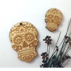 Set of 10 engraved sugar skull, Halloween decoration, Wood jewelry accessories, DIY unfinished laser cut