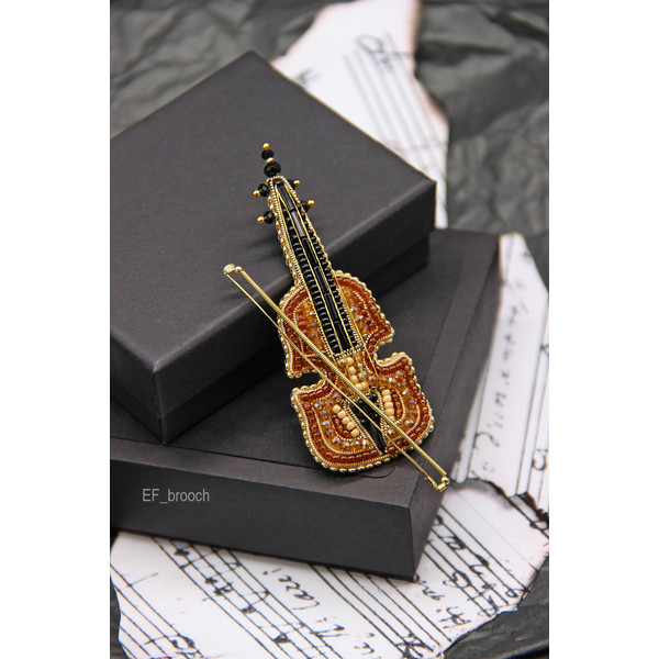 violin brooch.JPG