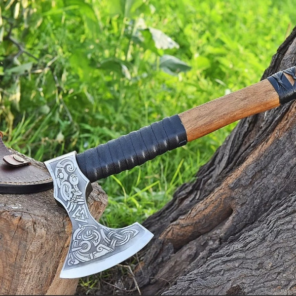 Hand Forged Hunting Axe.jpeg