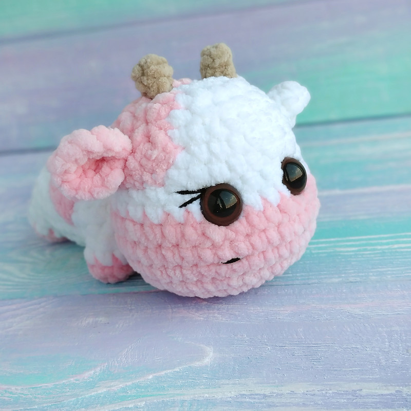 strawberry-cow-crochet-amigurumi-pattern (2).jpg