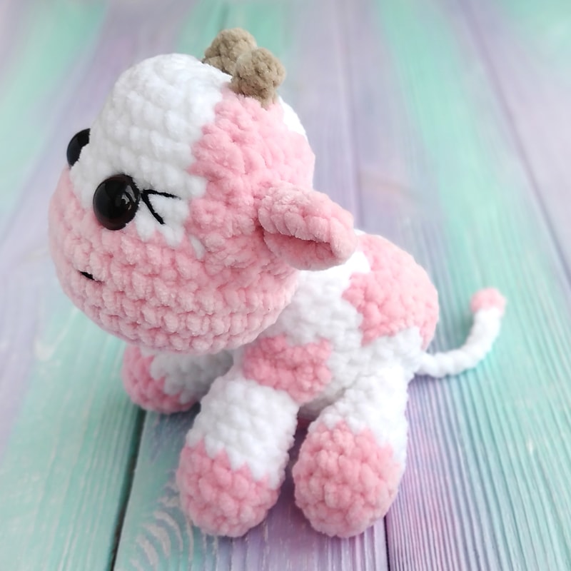 strawberry-cow-crochet-amigurumi-pattern (5).jpg