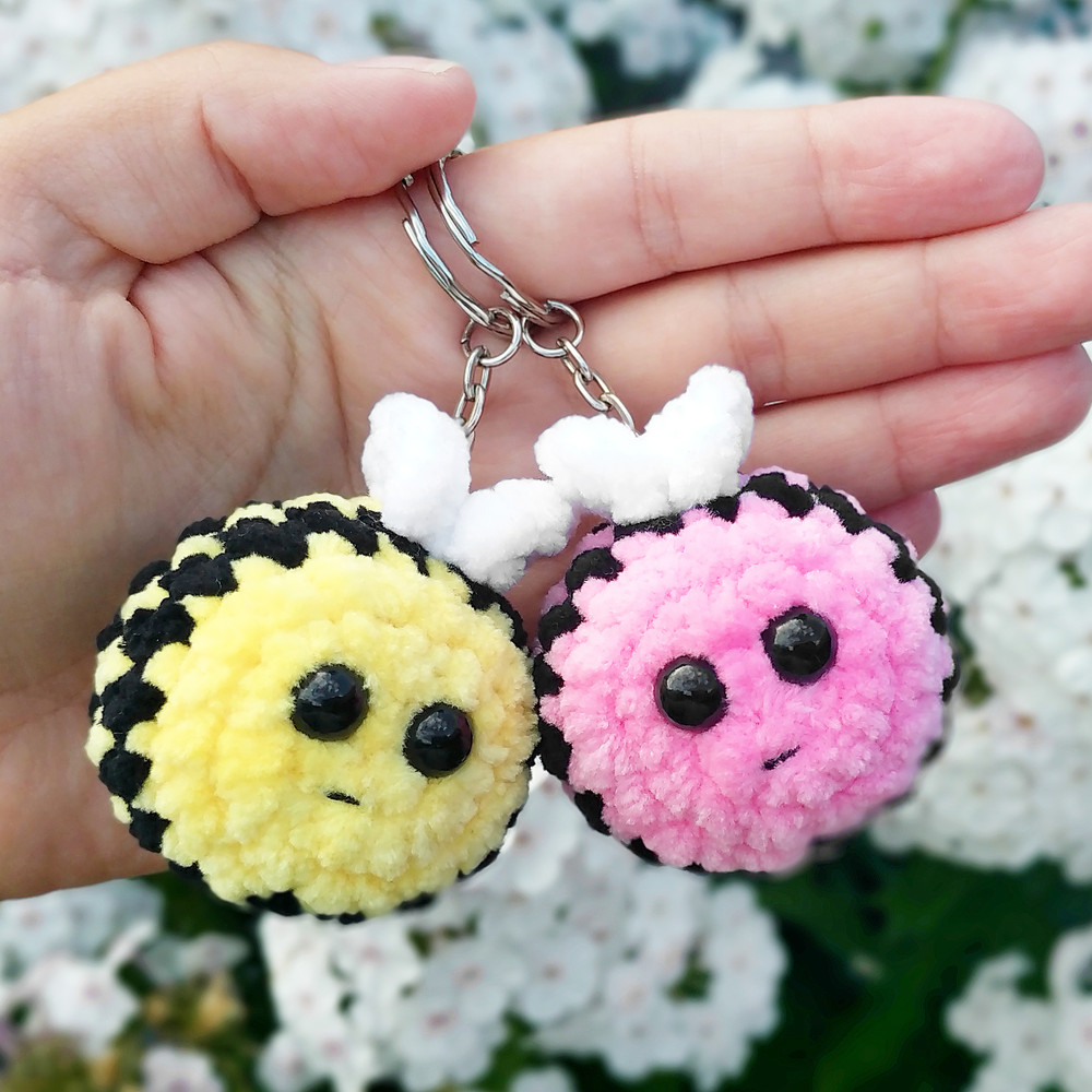 bee-keychain-crochet-amigurumi-pattern (4).jpg