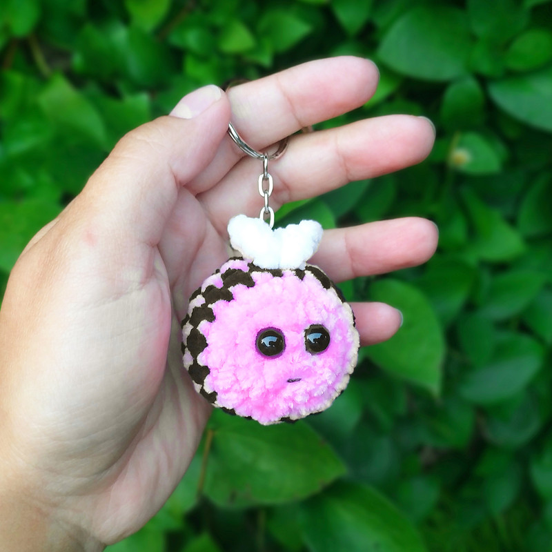 bee-keychain-crochet-amigurumi-pattern (7).jpg