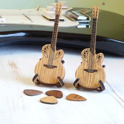 Personalized guitar pick holder, wooden custom plectrum box, engraved wooden pick, Valentines day guitar pick box gift