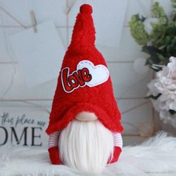 Gnome Valentine with heart