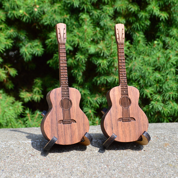 walnut acoustic guitar pick box 1.jpg