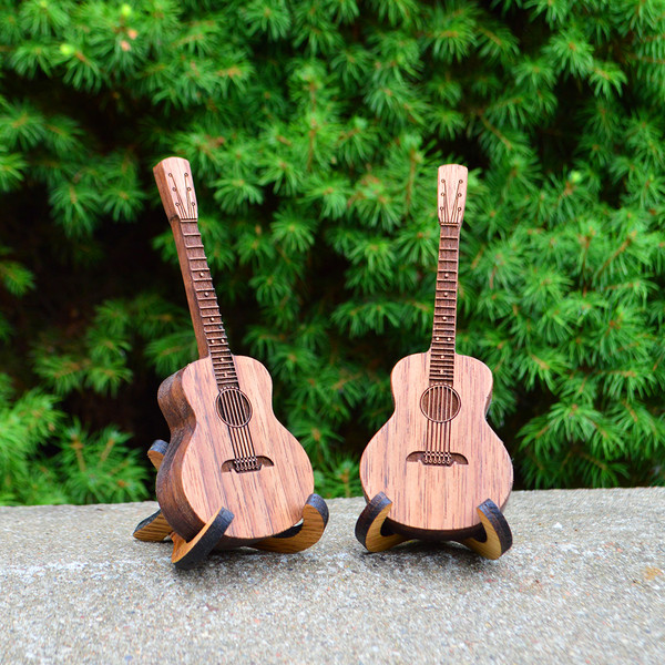 walnut acoustic guitar pick case 3.jpg