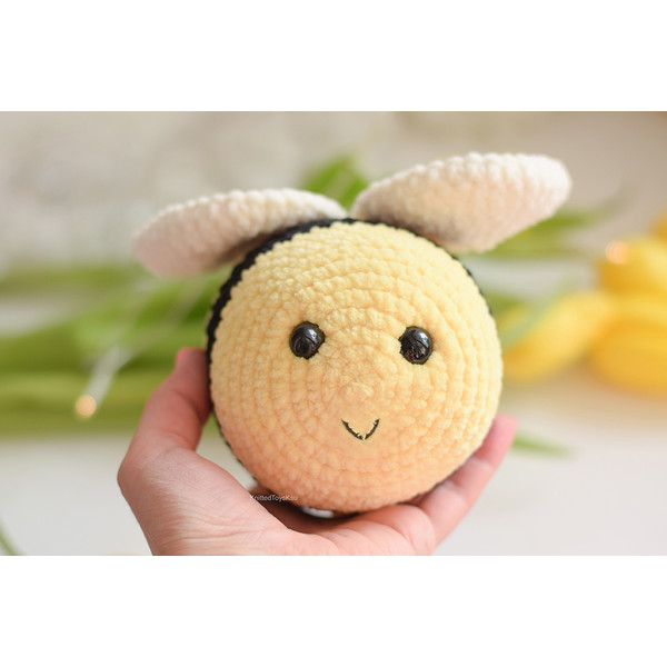 bee-plush-bumblebee-toy