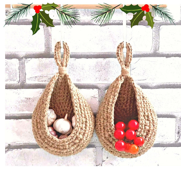 Christmas-decor-baskets (3).jpg