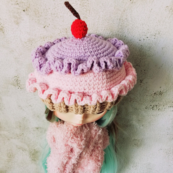 Blythe-hat-crochet-сupcake-with-pink-lilac-cream-2.jpg