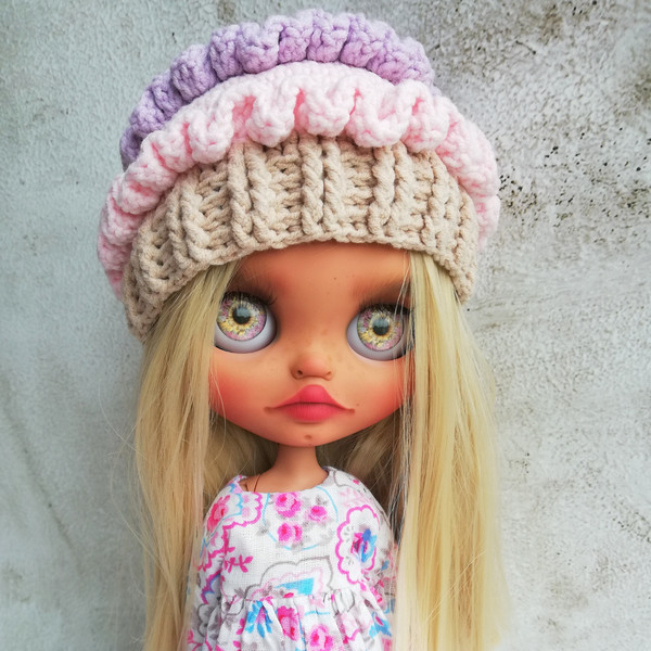 Blythe-hat-crochet-сupcake-with-pink-lilac-cream-9.jpg