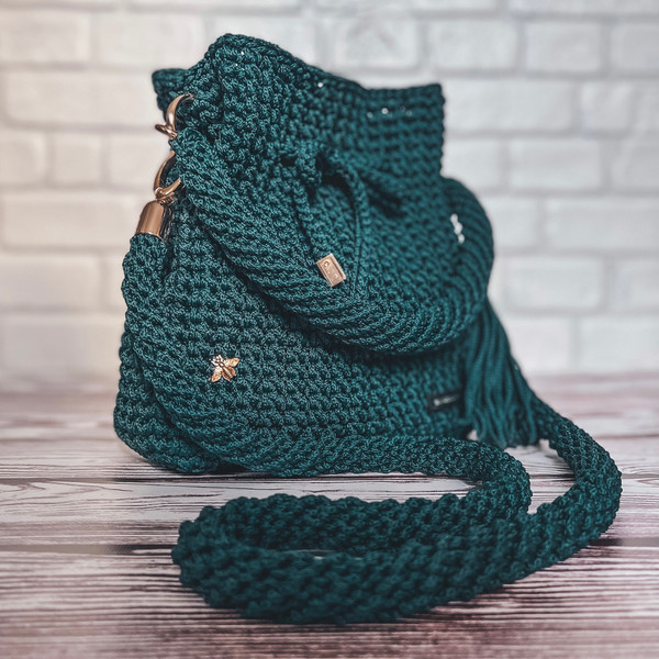 Crochet-pattern-small-handbag-pouch-top-handle-2