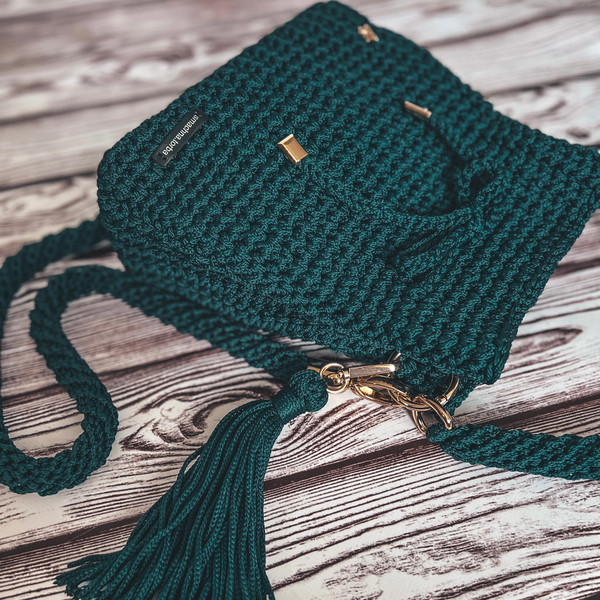 Crochet-pattern-small-handbag-pouch-top-handle-3