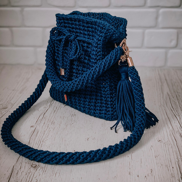 Crochet-pattern-small-handbag-pouch-top-handle-4