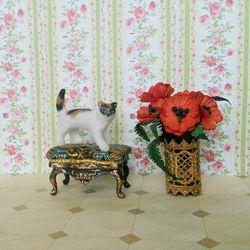 Tricolor cat for dollhouse.1:12 scale.