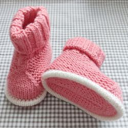 Pink Baby booties. Knitted baby shoes.