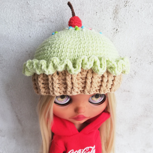 Blythe-hat-crochet-green-cupcake-2.jpg
