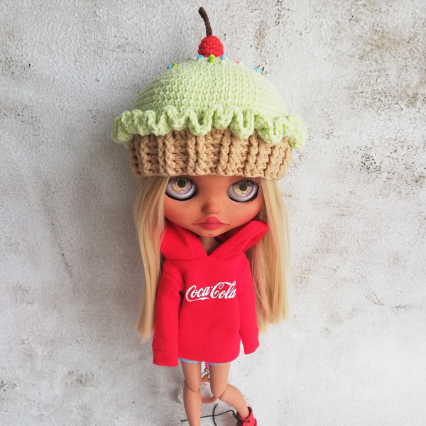 Blythe-hat-crochet-green-cupcake-6.jpg