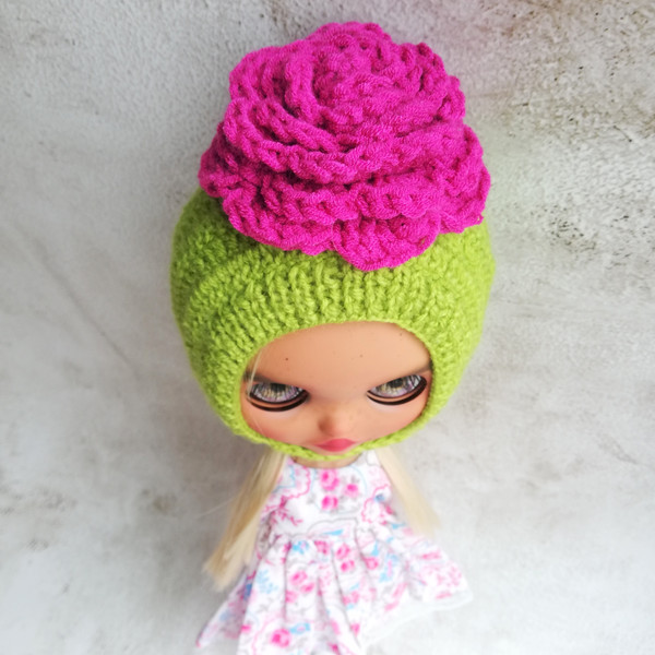 Blythe-hat-knitting-helmet-green-with-pink-rose-flower-3.jpg